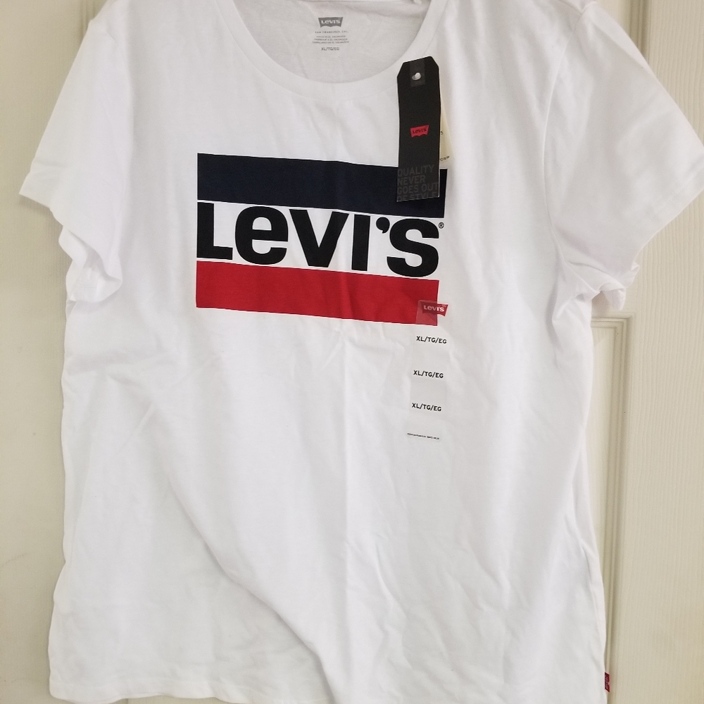 Womens LEVI'S shirt size XL new with tags